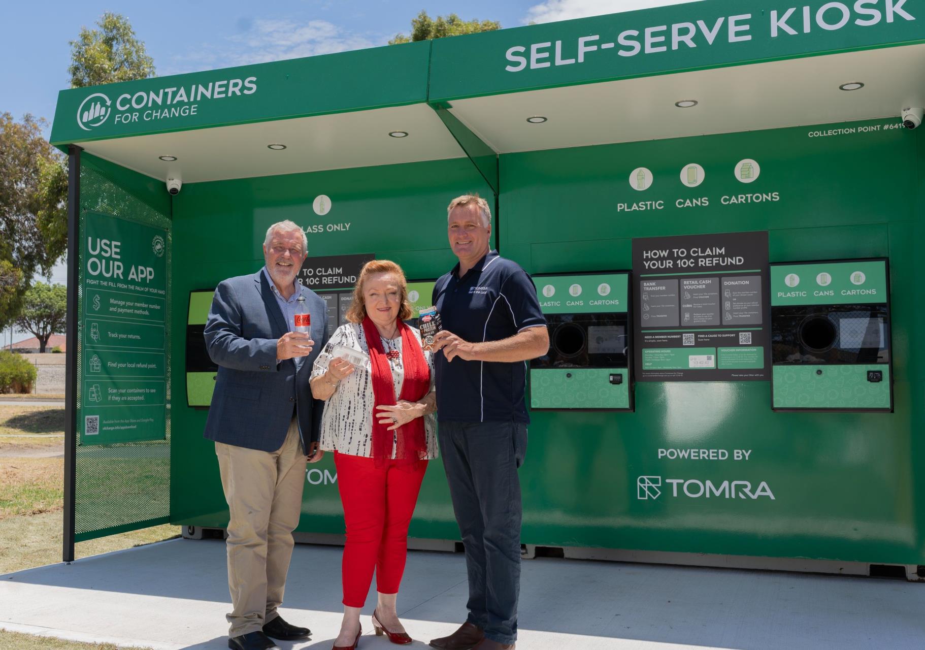 CEO WA Return Recycle Renew Limited Tim Cusack, Town of Bassendean Mayor Kath Hamilton and TOMRA General Manager WA Stephen
